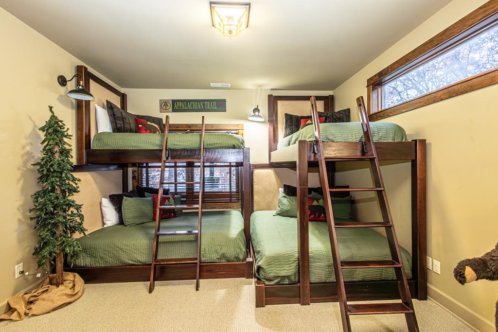 Bunk room to Right of Lower LR